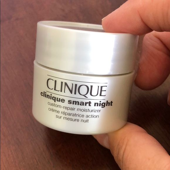🌺Clinique Smart Night custom repair moisturizer - Picture 3 of 4